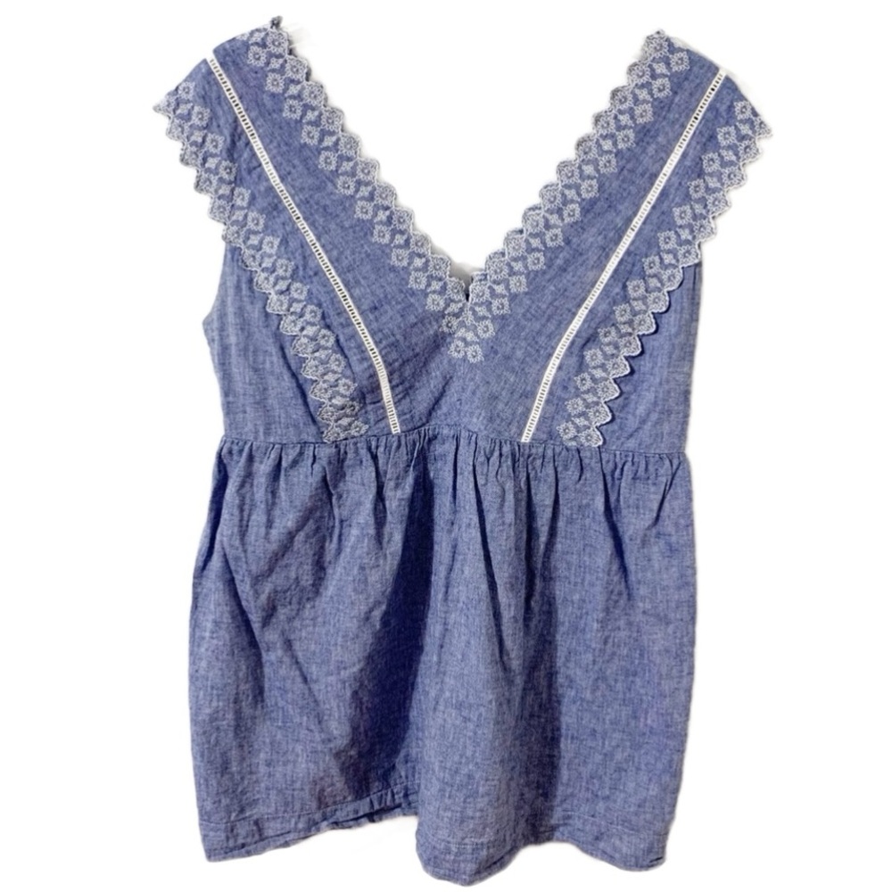Isabel Maternity by Ingrid & Isabel Top Chambray White Embroidery Sleeveless💙🤍